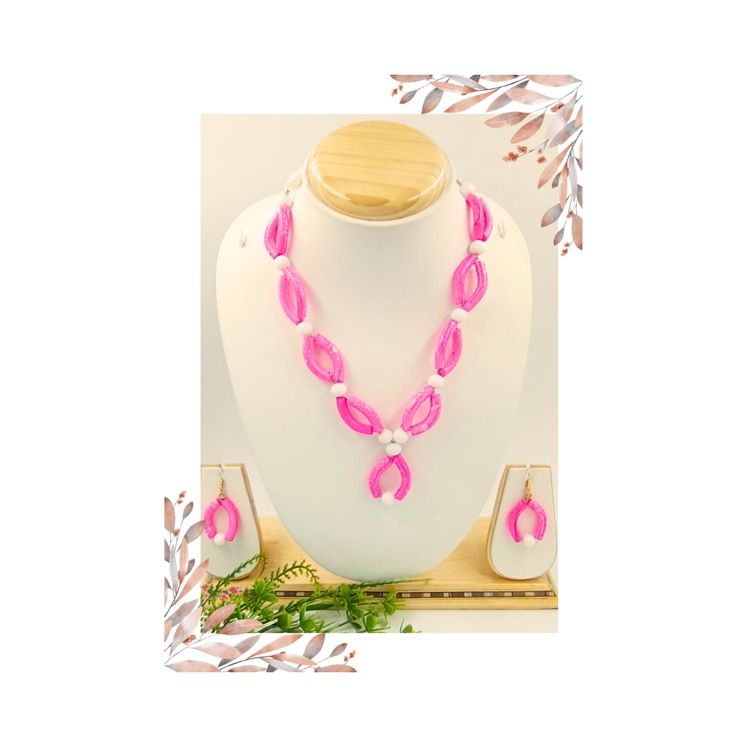 Glass beads necklace