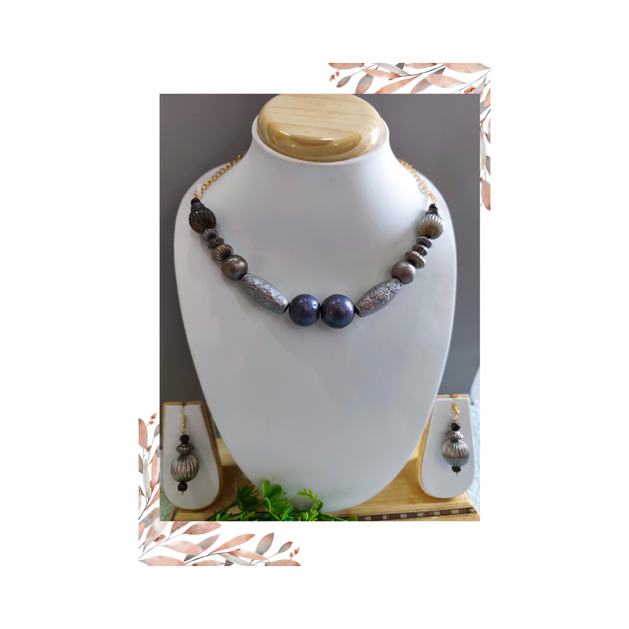 Light Weight Metal Necklace Set