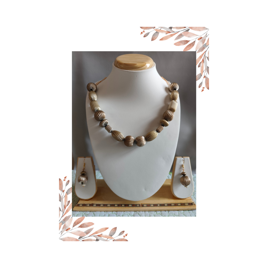 Light Weight Metal Necklace Set